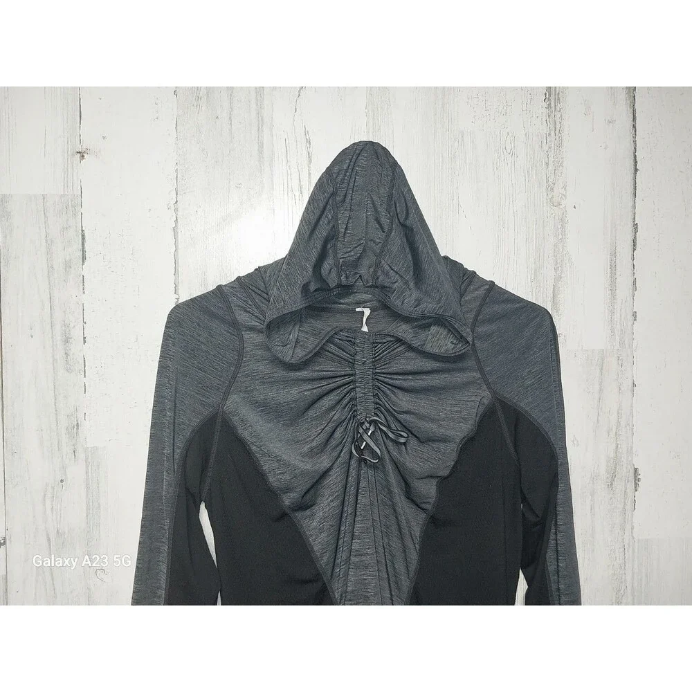 Lululemon Run in the Sun Pullover Size 8 Graphite Gray